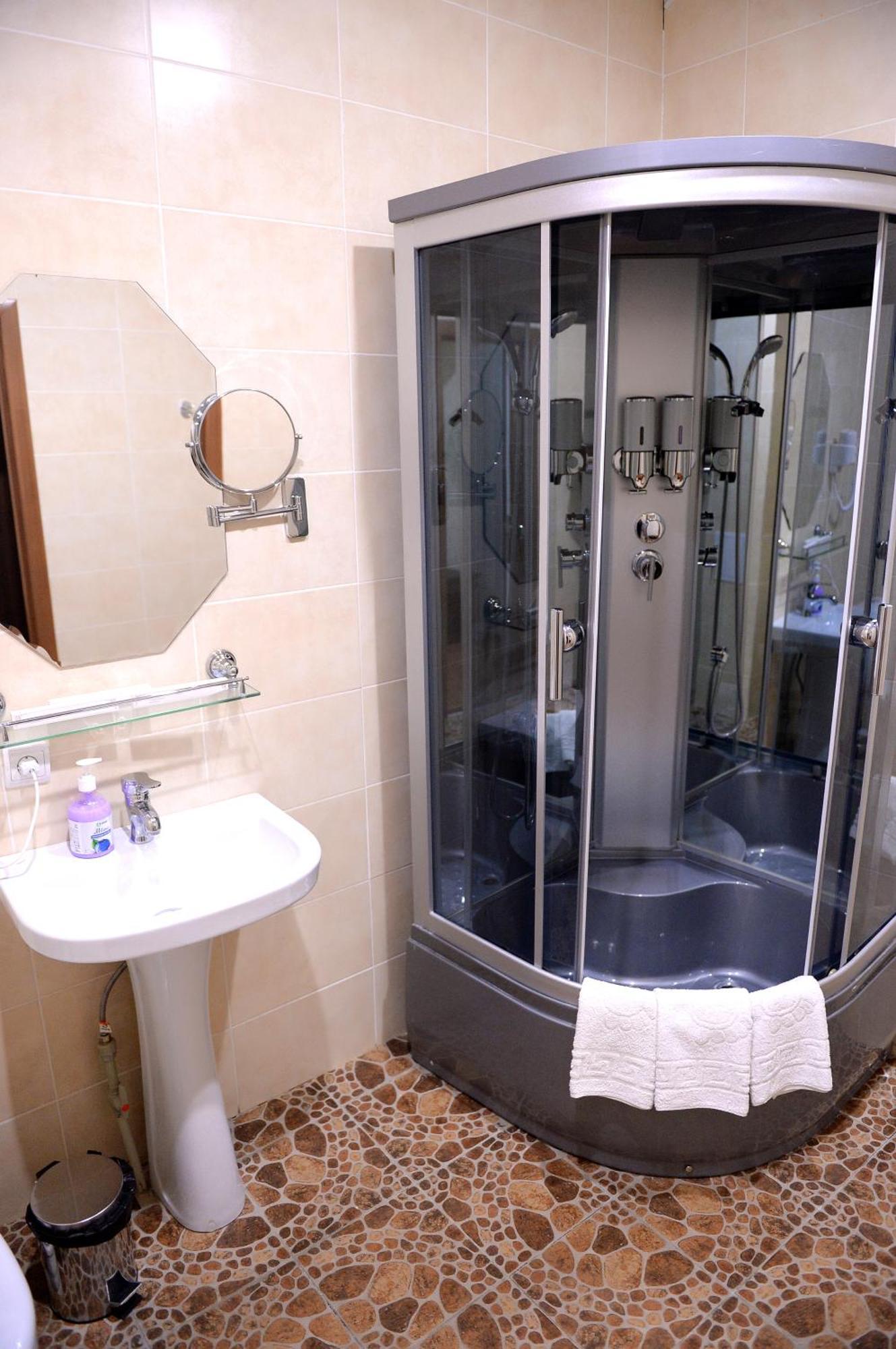 Pride Hotel Taraz Esterno foto