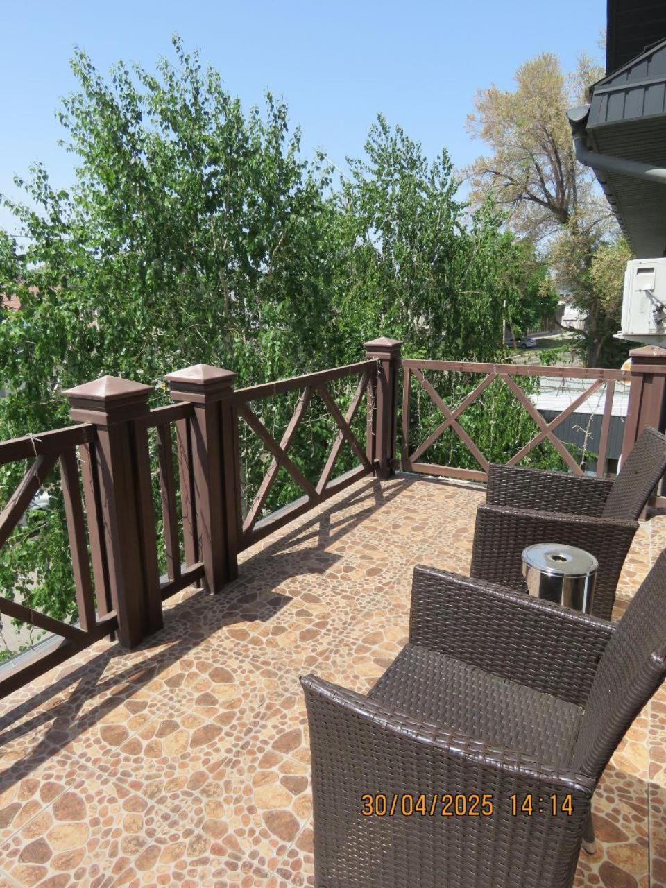 Pride Hotel Taraz Esterno foto