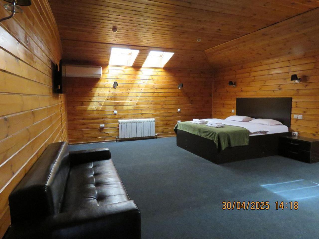 Pride Hotel Taraz Esterno foto