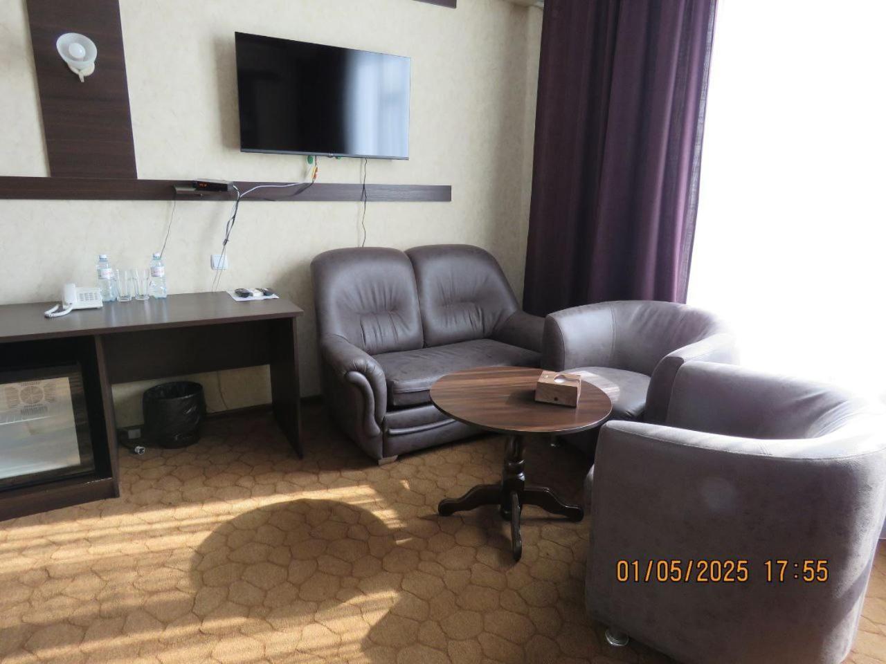 Pride Hotel Taraz Esterno foto
