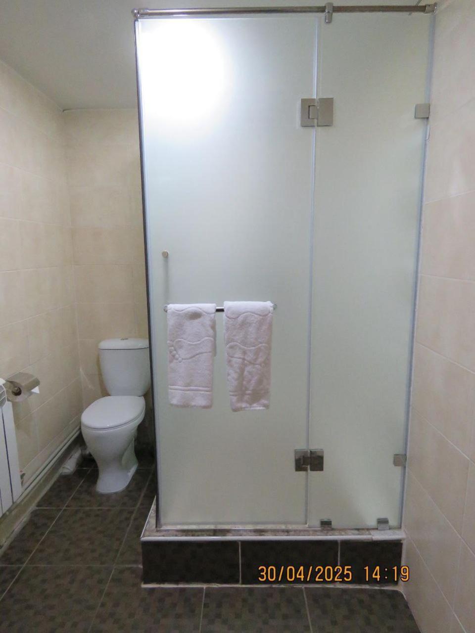 Pride Hotel Taraz Esterno foto