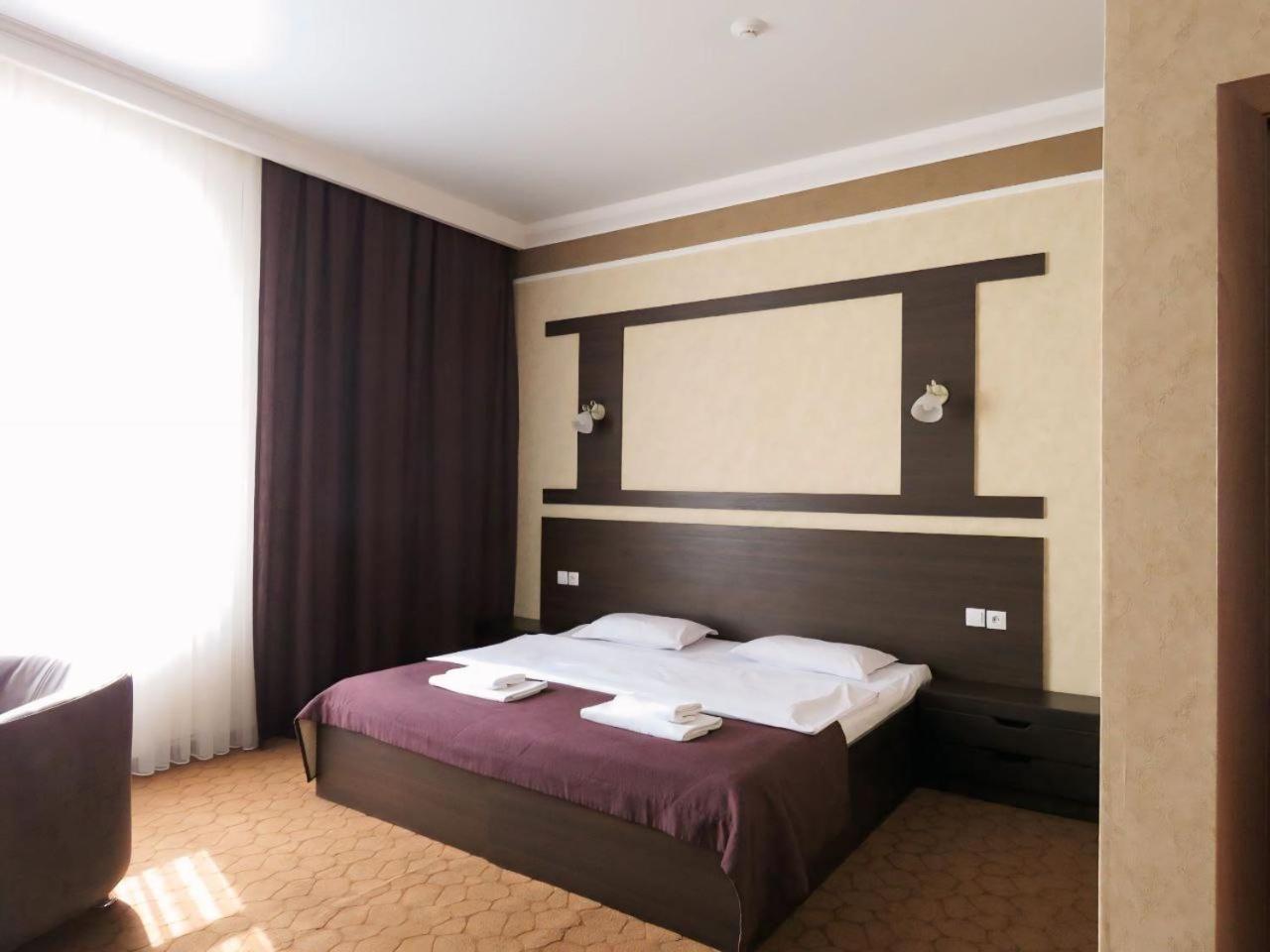 Pride Hotel Taraz Esterno foto