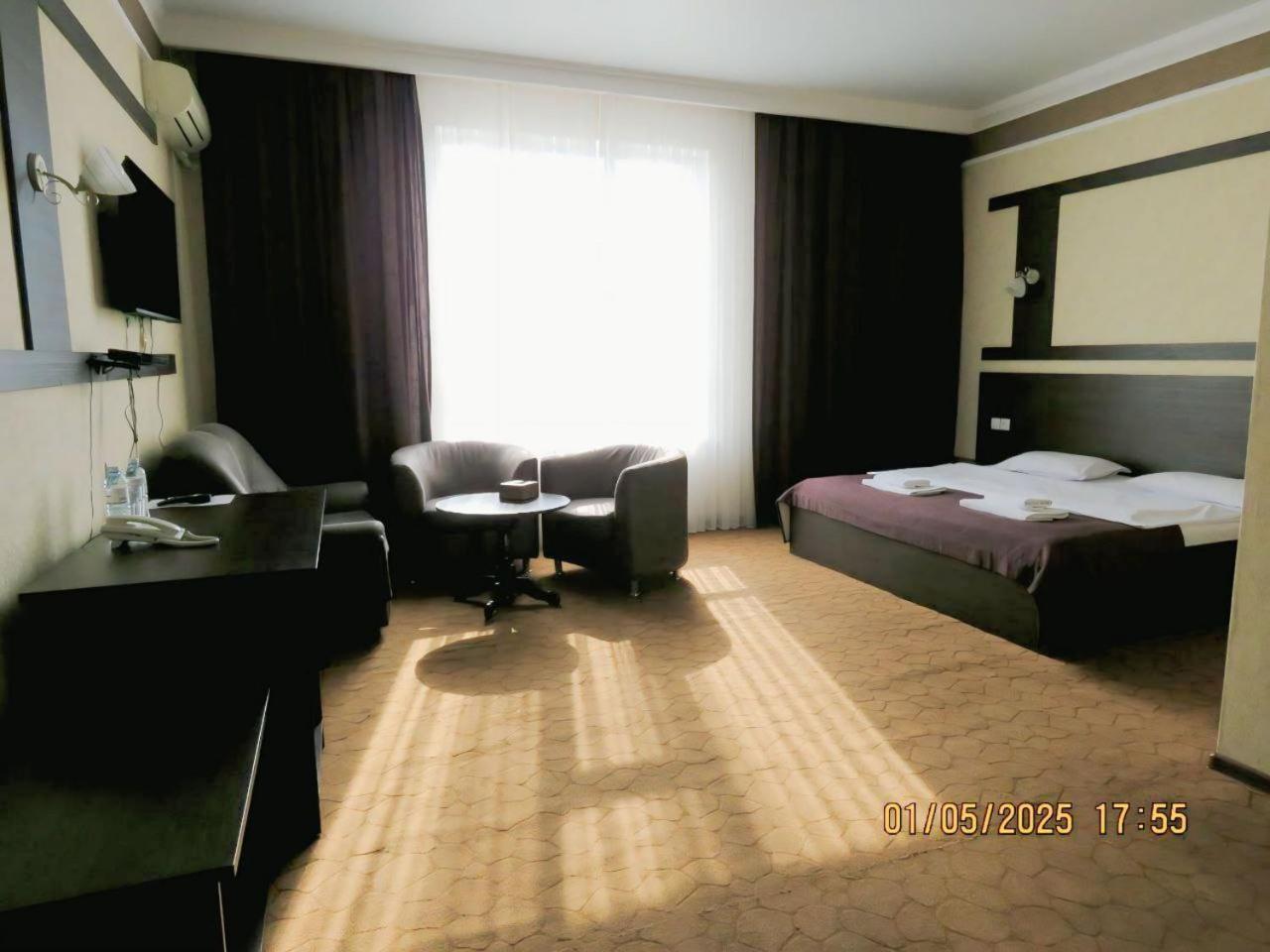 Pride Hotel Taraz Esterno foto
