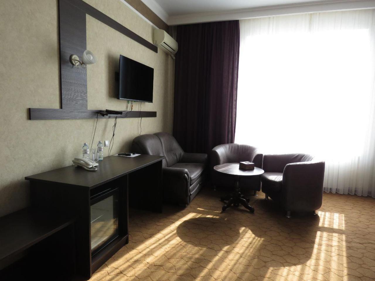 Pride Hotel Taraz Esterno foto