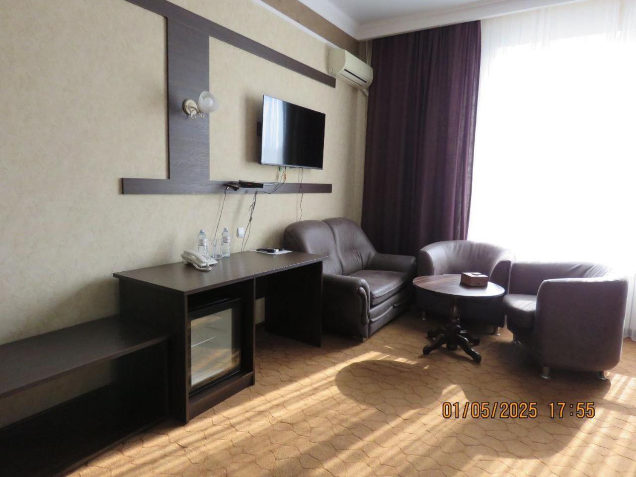 Pride Hotel Taraz Esterno foto