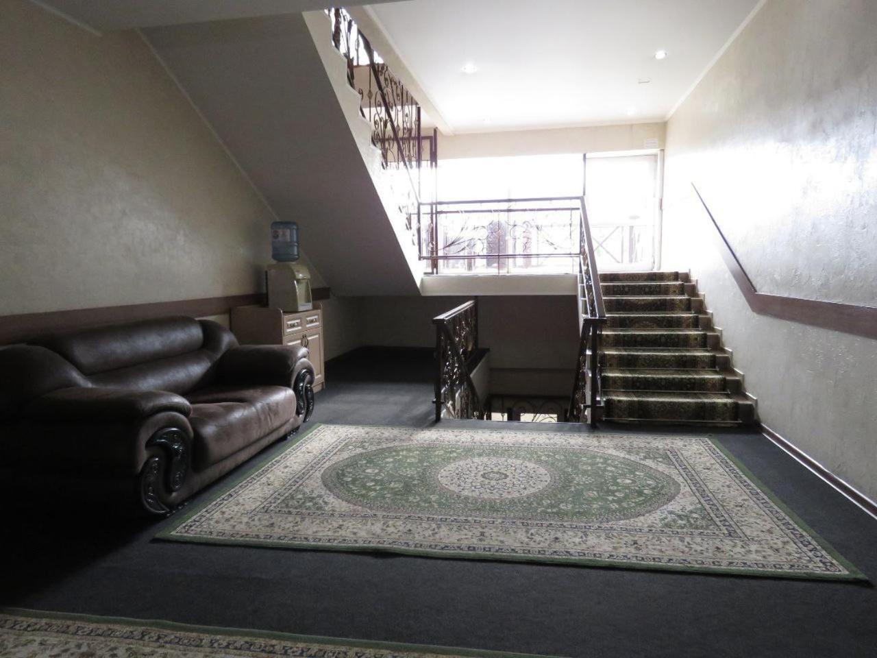 Pride Hotel Taraz Esterno foto