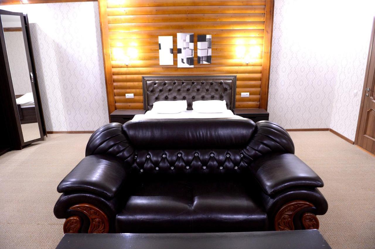 Pride Hotel Taraz Esterno foto