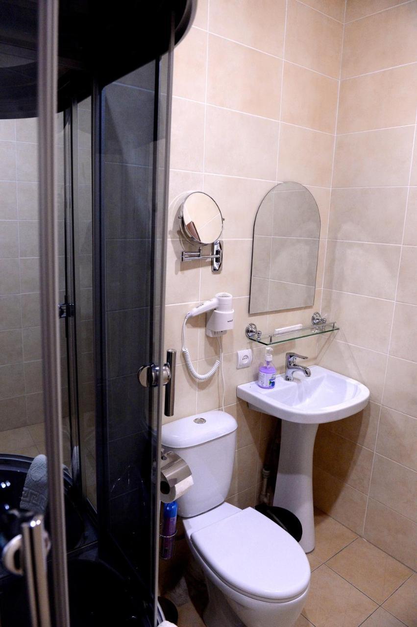 Pride Hotel Taraz Esterno foto