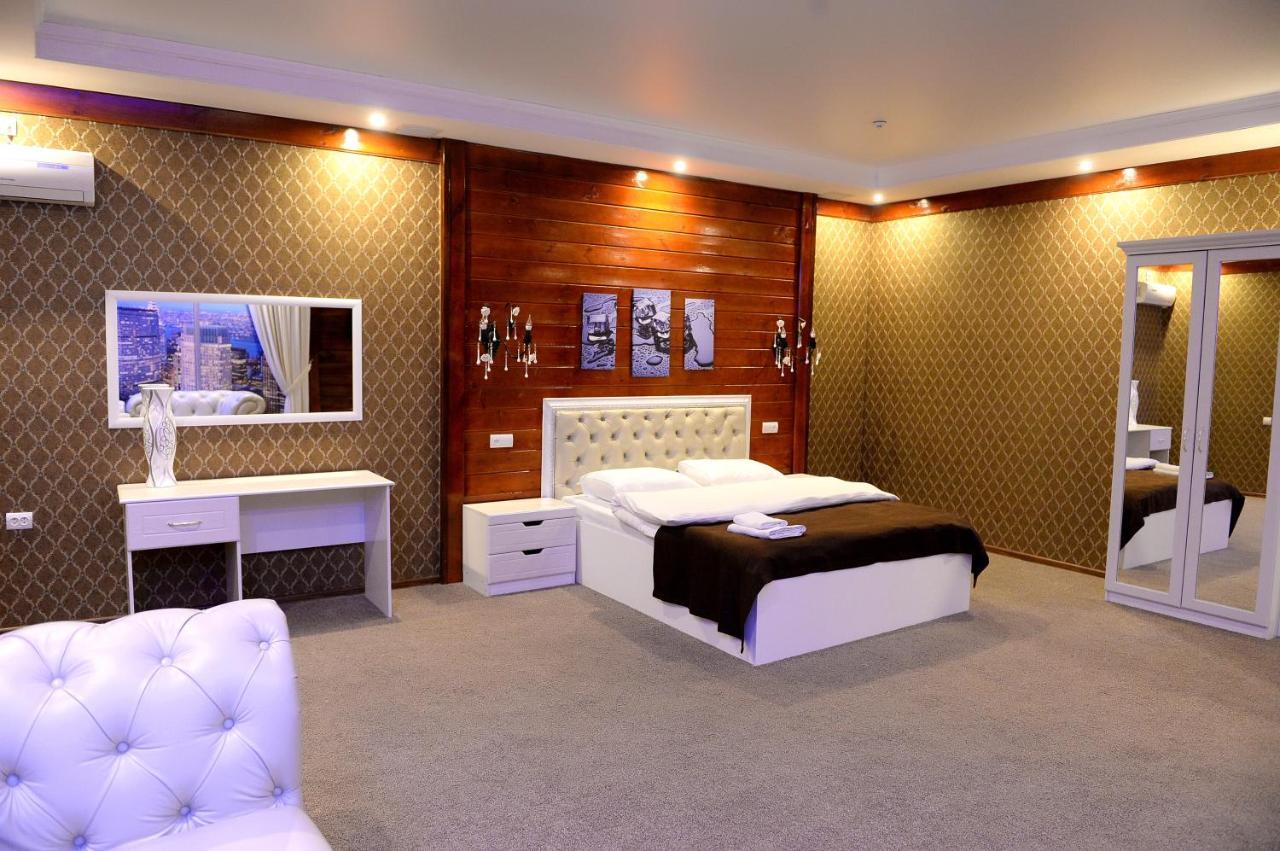 Pride Hotel Taraz Esterno foto