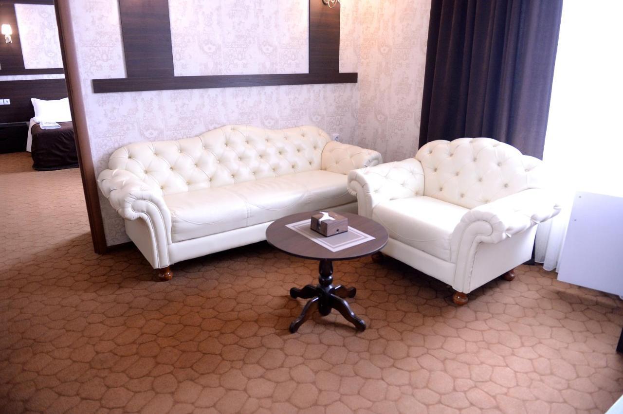 Pride Hotel Taraz Esterno foto