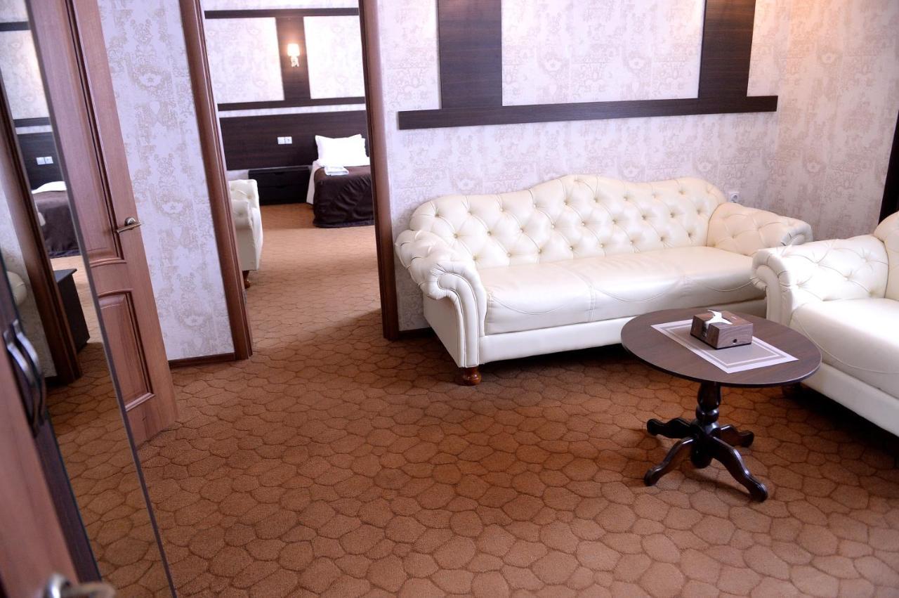 Pride Hotel Taraz Esterno foto