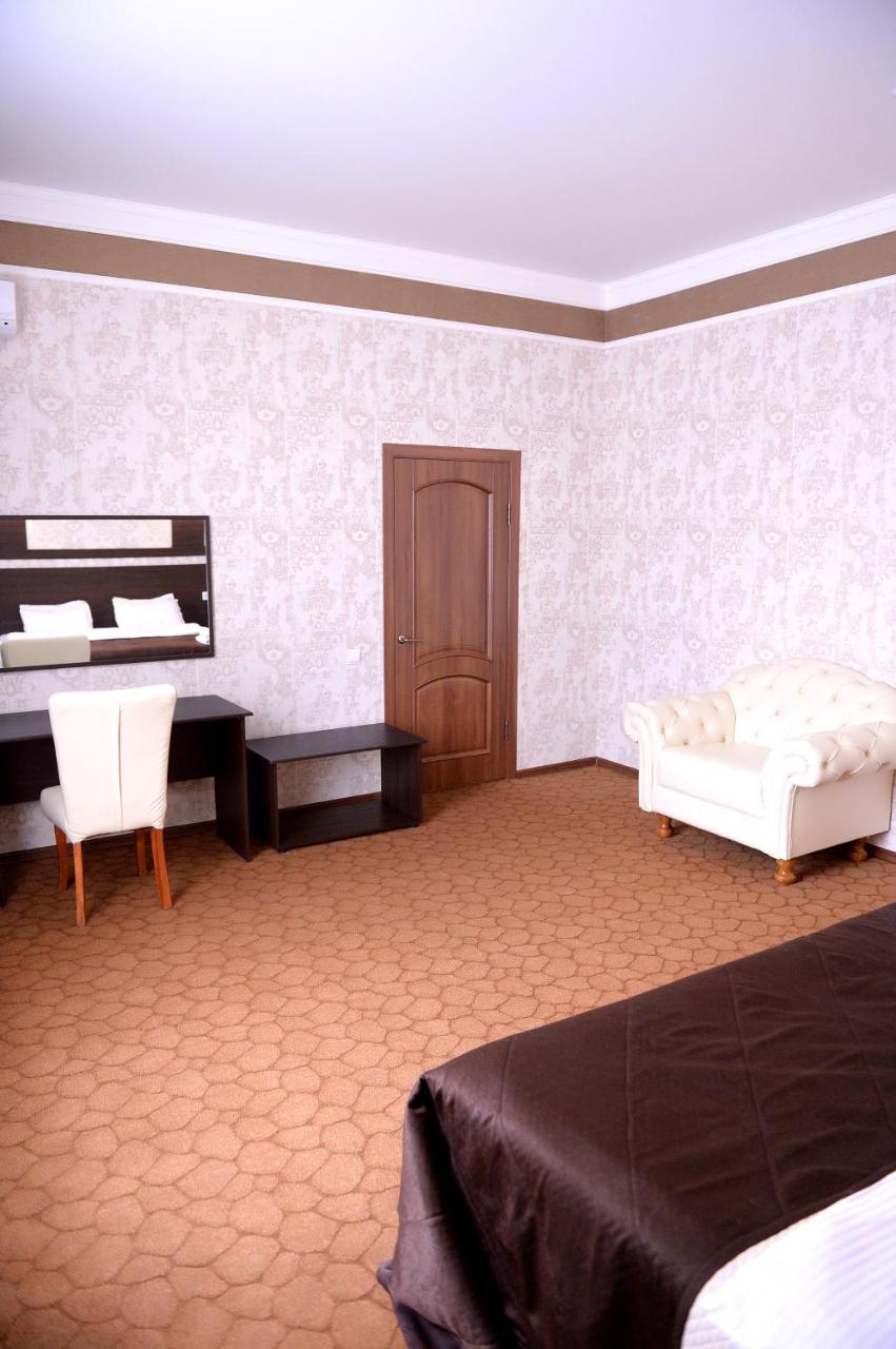 Pride Hotel Taraz Esterno foto